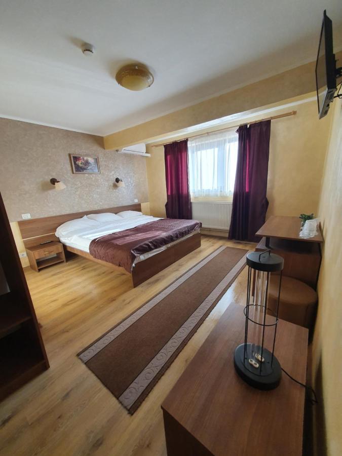 Efm Motel Brezoi Exterior foto