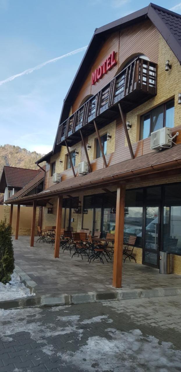 Efm Motel Brezoi Exterior foto