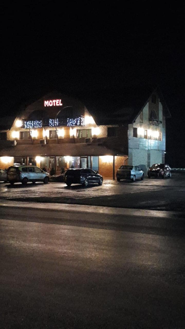 Efm Motel Brezoi Exterior foto